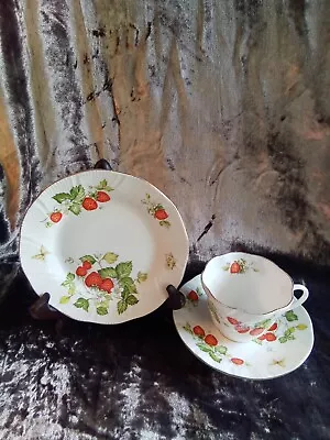 Queens Rosina China Co Virginia Strawberry Trio • £14