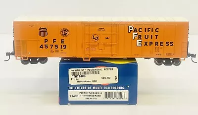 Athearn RTR HO Pacific Fruit Express PFE 57' Mechanical Reefer #457519 71400 • $19.95