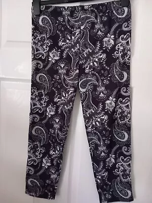 Box956 Ladies Top New  Black White Paisley Knee Length Leggings Size 10-12 • £5.94