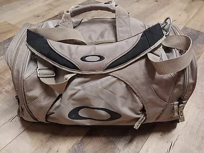 Oakley Large Travel/Gym Duffle Bag • $59.99