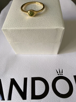$700 • Buy Pandora Lovepod Ring
