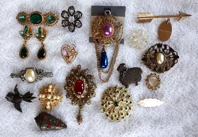 Vintage Lot Of 15 Rhinestone Brooches Pins Pearls Gold Tone Silver Tone • $39.96