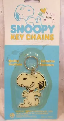 VINTAGE 1970s PEANUTS SNOOPY PLASTIC KEYCHAIN  Taking A Bow  MIP NOS • $11.44