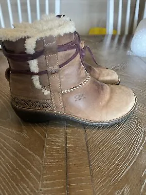 UGG 5136 Cove Brown Leather Shearling Lined Winter Ankle Boots Womens Size 8 • $40.50