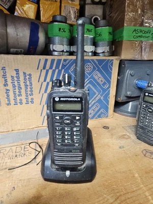 $222.40 • Buy Motorola XPR6550 Radio W Charger Cord Freq Range 450-512 MHz **NEEDS BATTERY**