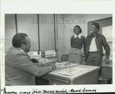 1979 Press Photo Principal Lumzy And Students Denise Allen & Brian Lomax • £16.53