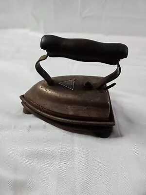 Vtg. AMERICAN BEAUTY 6-1/2 B ELECTRIC IRON - AMERICAN ELECTRICAL HEATER CO.  • $12.72