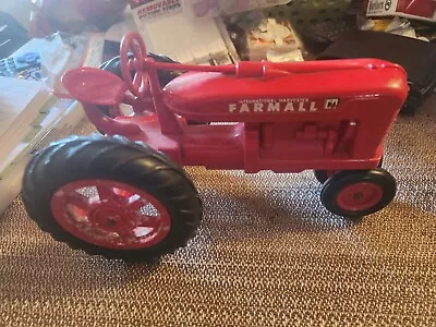 Vtg Farmall International Harvester Plastic Tractor 1:16 Narrow USA Slight Use • $35