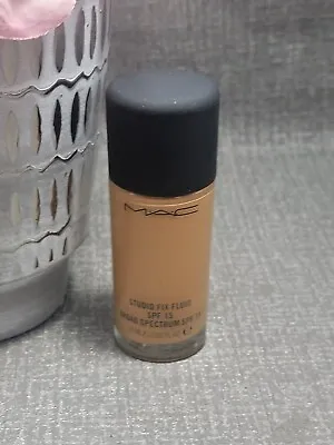 MAC NC40 Medium Beige Studio Fix Fluid SPF 15 Foundation 1 FL. OZ/30ML • $26.95