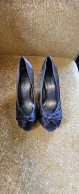 £2.50 • Buy Bronze Heeled Shoes Size 5
