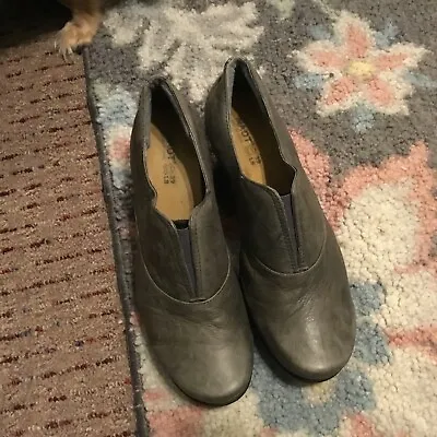 NAOT Size 39 US SIZE 8 Grey Embossed Leather Low Ankle Boots Shoes 1.50”ISRAEL” • $18.99