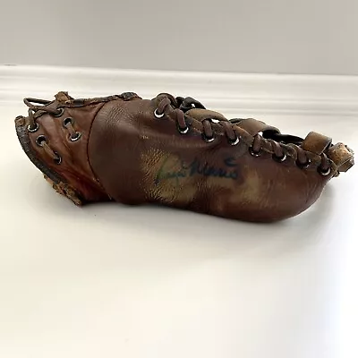 Roger Maris Signed 1960s Baseball Glove With COA And Display Case • $1200