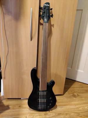 £130 • Buy Harley Benton B-550FL Fretless Bass