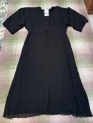 Zara Pleated Midi Dress. Black. Size M • £25.99