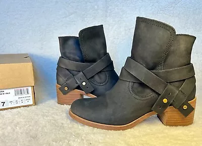 UGG Elora Black Nubuck Leather Strap Wooden Heel Ankle Boots Booties Size 7 • $39.99