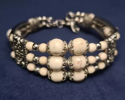 White Magnesite Silvertone Memory Wire Bracelet • £4.99