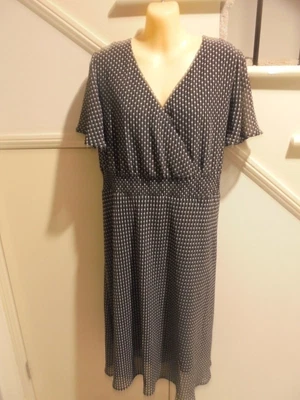 $22.99 • Buy SARA LABEL SIZE 20 As New BLACK WHITE LINED SPECIAL OCCASION DRESS