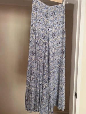 $30 • Buy Tigerlily Blue Maxi Skirt Size 6