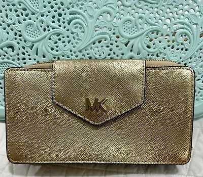 MICHAEL Michael Kors Leather Convertible Phone Crossbody • $80