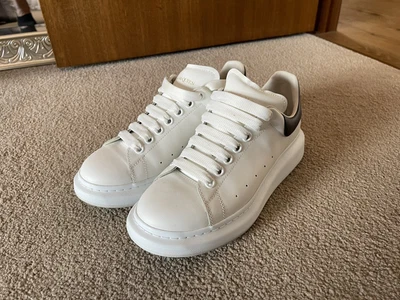 $500 • Buy Size 41 - Alexander McQueen Oversized White Black