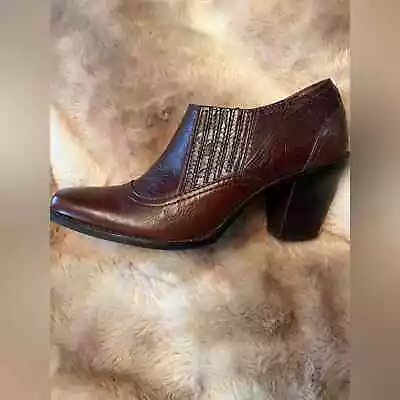 Antonio Melani Embossed Ankle Booties 3.25 Inch Heel | 6.5 • $40