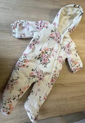 *BNWOT* NEXT Baby Girl White Floral Pramsuit / Snowsuit. Aged 6-9 Months. • £9.50