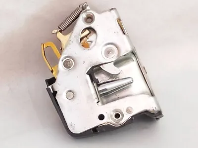 Genuine Mercedes W123 W126 Door Latch Lock Front Right New With Cover 1237230208 • $155