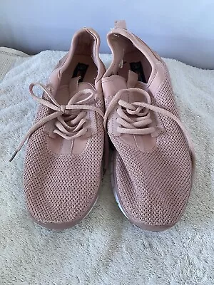 Women's Sneaker U S Polo Assn. 9.5 Mauve/ Pink. EUC • $16