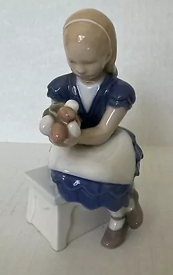 Bing & Grondahl B & G Denmark Figurine ' GIRL With TULIPS '. Model # 2298 • $90.99