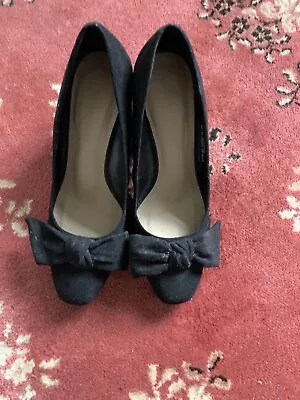 Marks And Spencer Bow Detail Suede Court Shoes Size 7.5 • £2.50