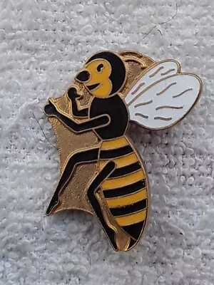 Coventry  Bees  Speedway Badge In Gold  • £2.99
