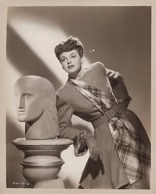 Marguerite Chapman In Pardon My Past (1945) Stylish Pose Vintage Photo K 77 • $29.99