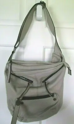 R & J Purse Handbag Bucket Hobo Tote Light Gray Zipper Closure Accessory  • $21.99