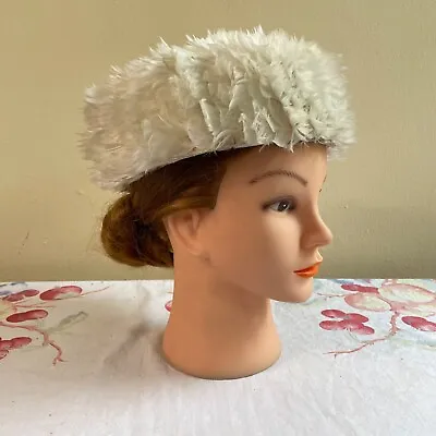 60s Vintage Pinehurst Fifth Avenue For The Bon Marche White Feather Pillbox Hat • $24