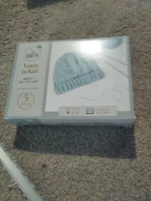 So Crafty Learn To Knit Makes 1 Hat New In Box • £0.99