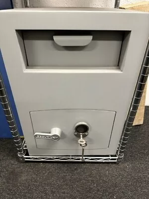£200 • Buy Securikey Mini Vault Silver 2 - Key Locking Deposit Safe - Ex-Display Stock