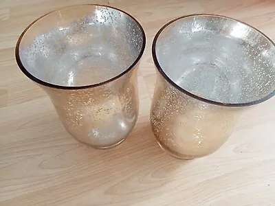 https://www.dealsanimg.com/img/jeQAAOSwh~ZlIXC-/set-of-2-hurricane-vases-gold-speckled-effect-22cm-tall.webp