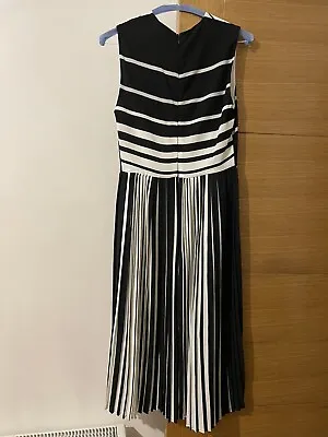 £5 • Buy Topshop Size 8-10 Black White Stripe Dress With Pleats