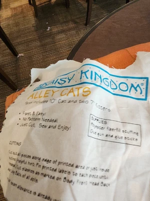 $8.99 • Buy Vintage Daisy Kingdom Cut & Sew Panel Alley Cats ~Makes 10  Cat + A 7  Kittens