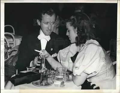 1940 Press Photo Mr & Mrs Jack Moffett On Their Honeymoon • $19.99