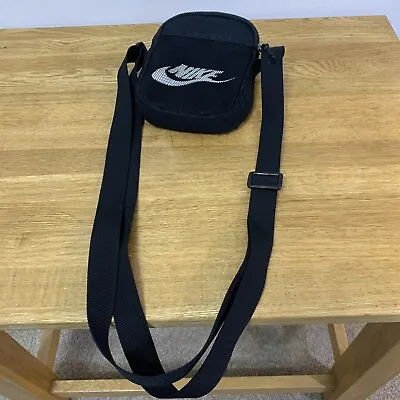 Nike Heritage Cross-body Bag Man Bag Black Small VGC • £13.99