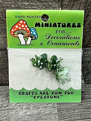 Vintage Hand Painted Mini Frogs Plastic Craft Mushroom Leewards Miniatures Tiny • $5.95