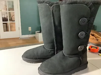 UGG Bailey Button Triplet II Black Suede Fur Boots Womens Size 6 *NEW- • $80