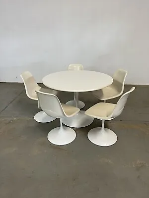 Mid-Century Modern Eero Saarinen Style Tulip Round Dining Table And Chairs • $1895