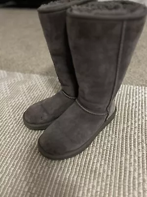 UGG Australia Women’s Classic Tall Gray Suede Sheepskin Boots Size 7 • $30