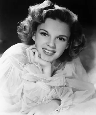 Judy Garland Unsigned 10  X 8  Photo - Presenting Lily Mars *2631 • $3.16