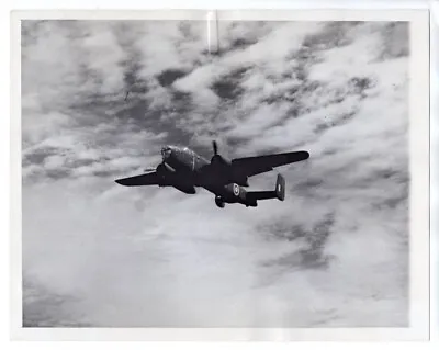 1942 RAF B-25 Mitchell Bomber Arrives In England 7x9 Original News Photo • £19.45