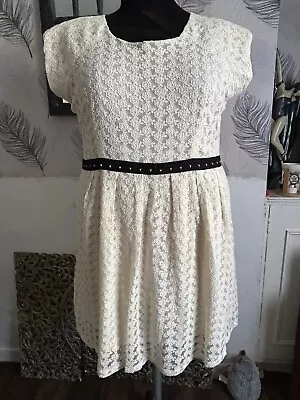 Max C London Ivory Lace Dress Size 26 • £17