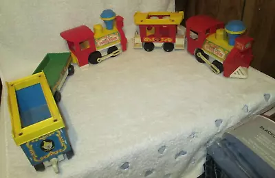 Vintage FISHER PRICE LITTLE PEOPLE CIRCUS TRAIN TOY WITH EXTRA ENGINE TOTAL 5 PC • $32