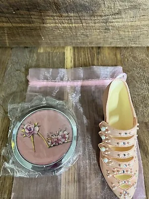 £5.75 • Buy Just The Right Shoe With Compact Mirror.
